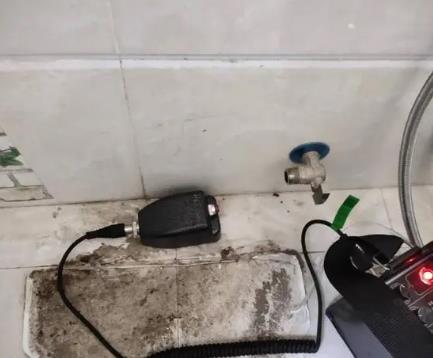 陈巴尔虎屋顶漏水维修公司分享下卫生间漏水的危害及解决方法